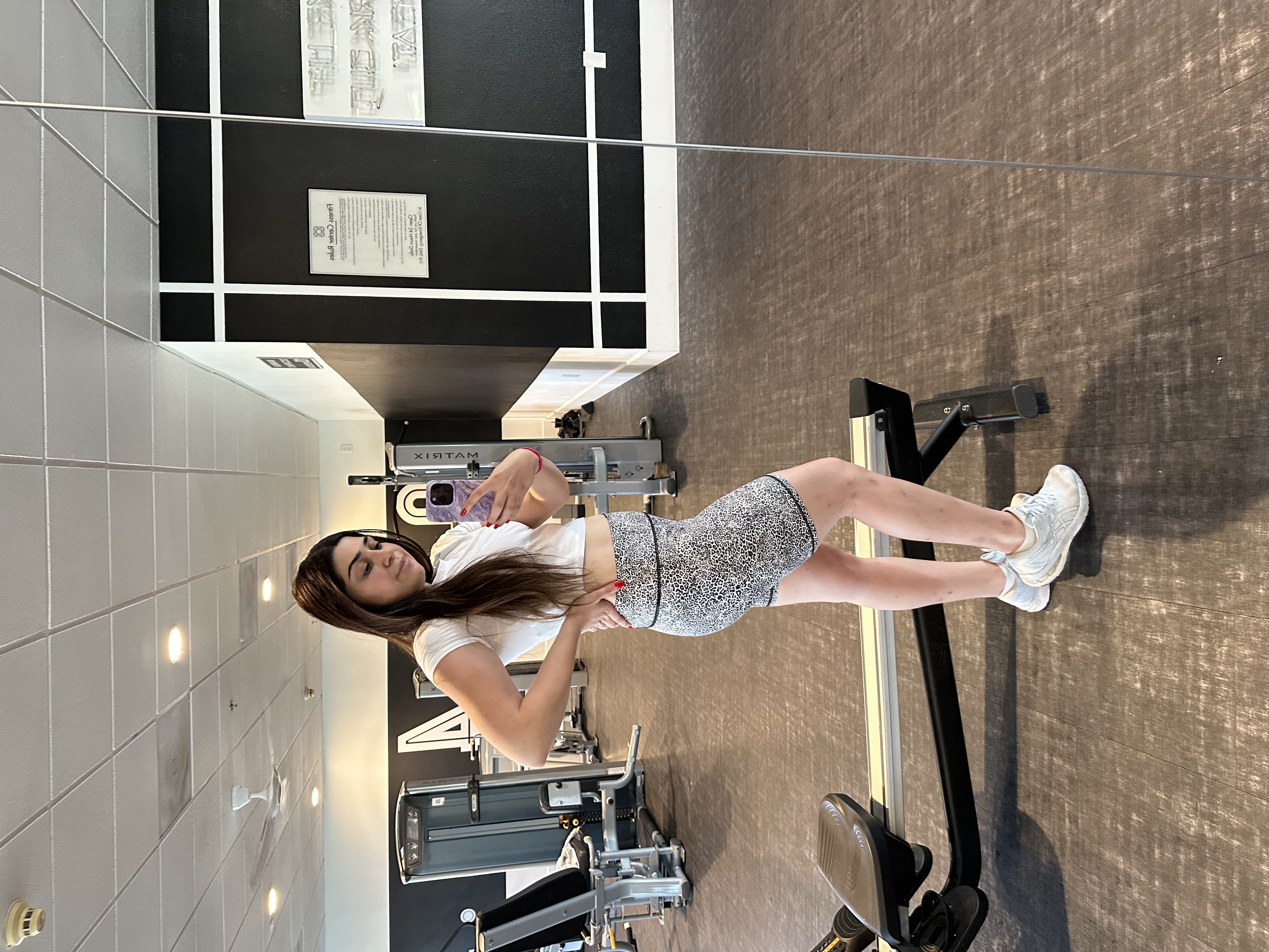Happy Monday! 🤍 Today was leg day - how do you like to stay active?
Let me know if you would like to come along to my session ✨