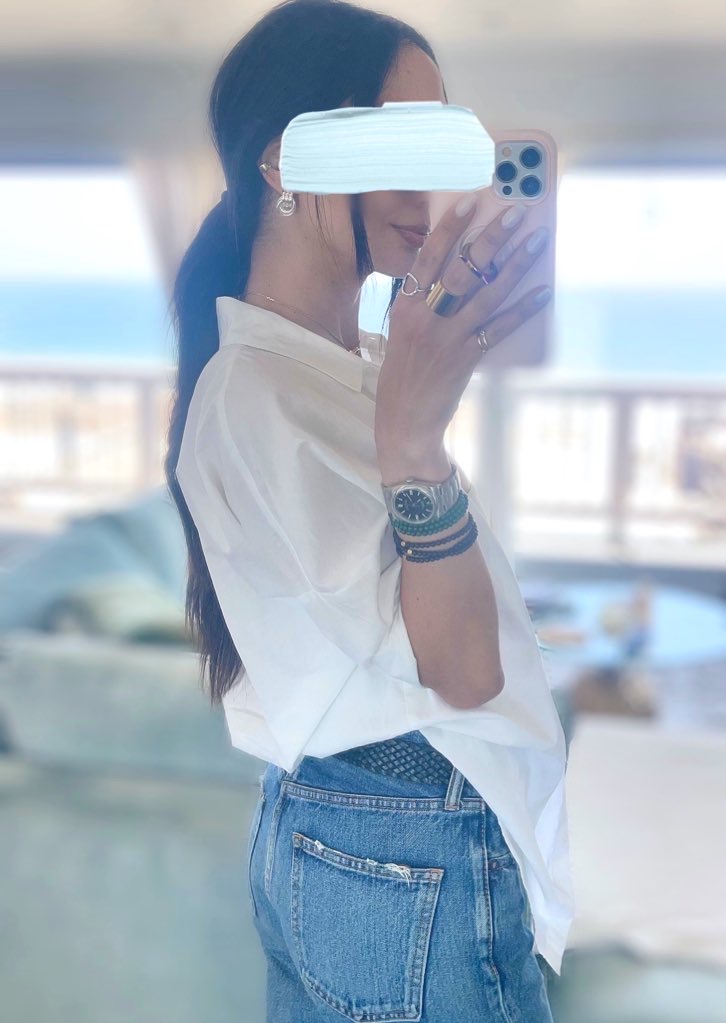 Blue jeans, white shirt 🤍 no bra, no panties ✨