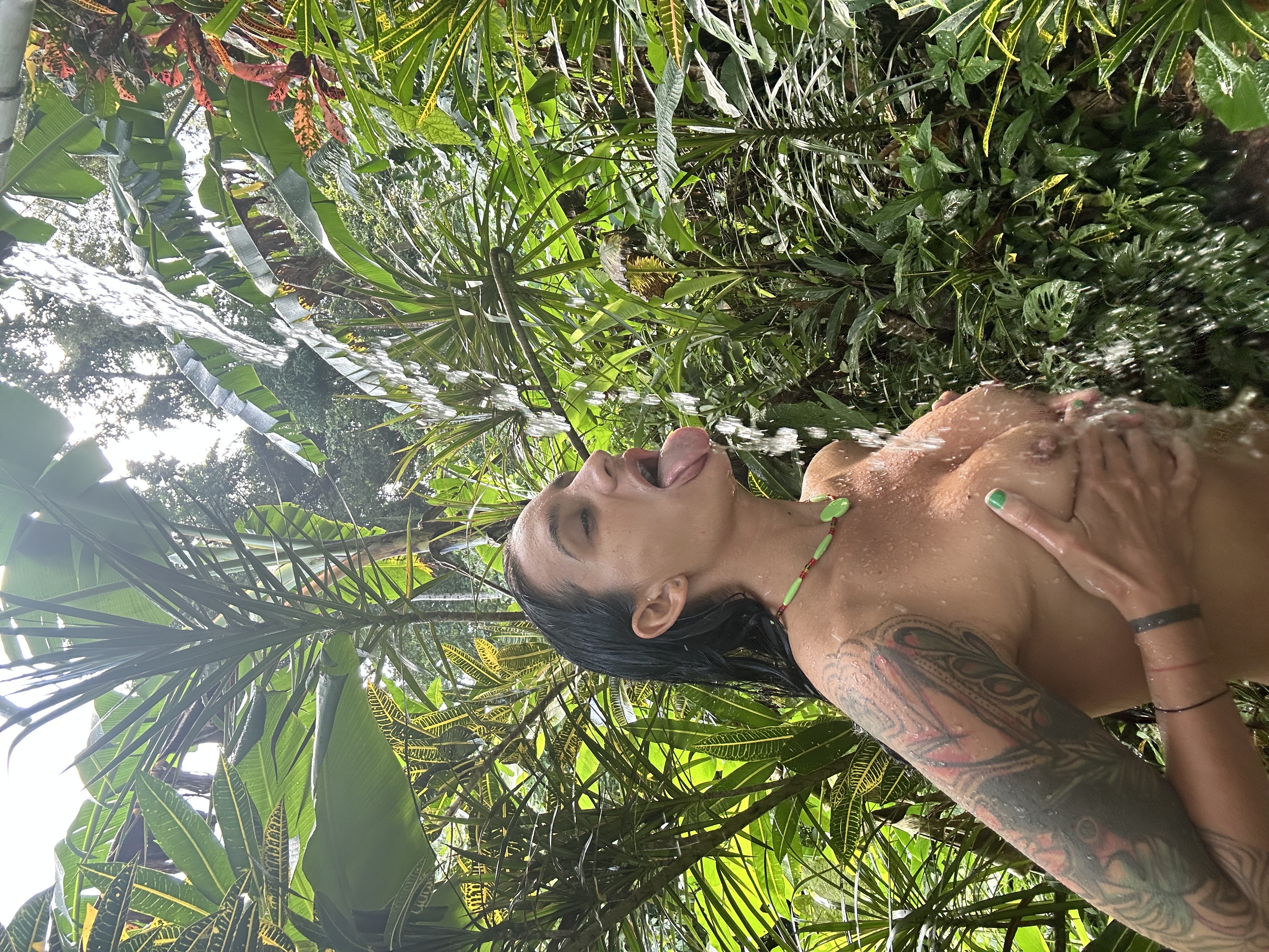 shower in paradise! what else do you need! 🌸🌿🌺