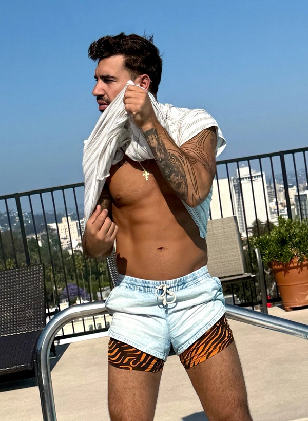 facetune_12-06-2025-21-42-14.jpg